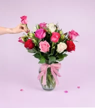 Florero de 15 rosas variadas - Imagen 2
