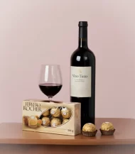 combo-amoroso-detalle-con-vino-y-chocolates