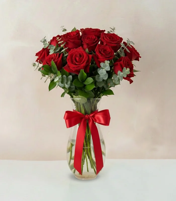 florero-de-12-rosas-rojas-ecuador