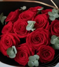 ramo-de-12-rosas-rojas-detalle