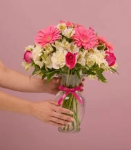 florero-rosadito-con-modelo